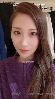 弯屌大神 私人公寓大战大战90后性感外围嫩模!!制服妹在沙发上被各种体位浪操!!