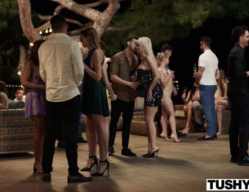 Private....Lulu.Love.And.Alyssa.Bounty.Anal.Threesome.At.The.Disco.